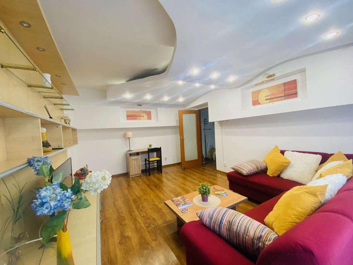 Unirii Central Fountains View Apartment บูคาเรสต์ ภายนอก รูปภาพ