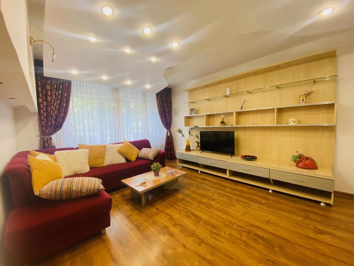 Unirii Central Fountains View Apartment บูคาเรสต์ ภายนอก รูปภาพ